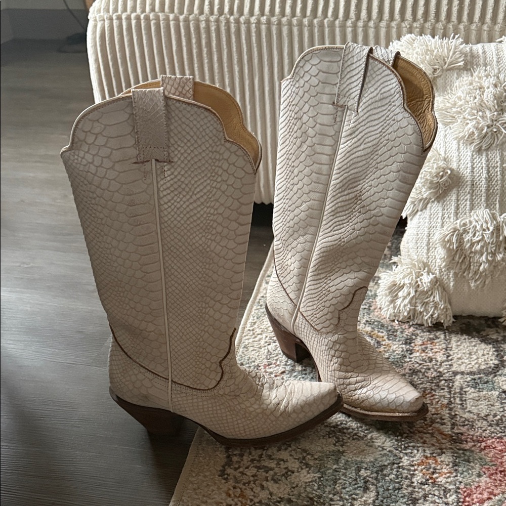 Idyllwind Beige Snakeskin Heeled Boots